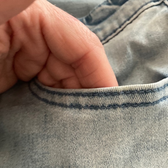 Ladies Size Small Tall Diane Gilman Pull On Light Washed Jean Capris - Picture 6 of 16